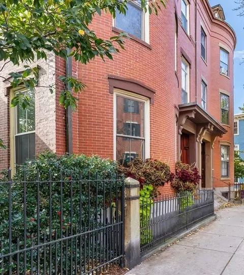 46 High St, Charlestown, MA 02129