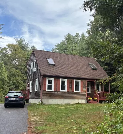 228 Thompson St, Halifax, MA 02338