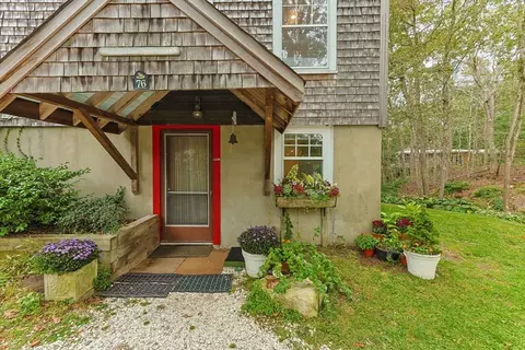 76 F R Lillie Rd, Falmouth, MA 02543