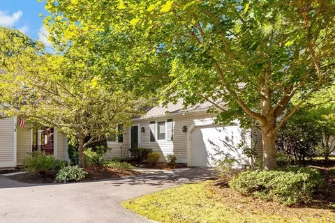 18 Executive Dr #18, Mashpee, MA 02649