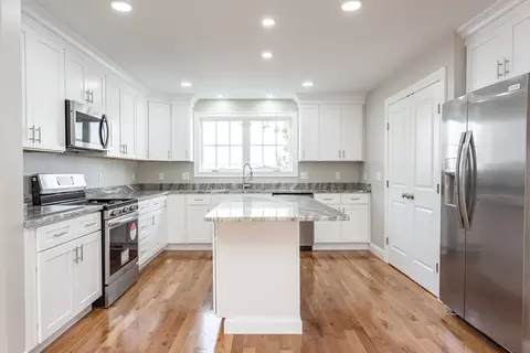 579 Summit St #3, Fall River, MA 02724