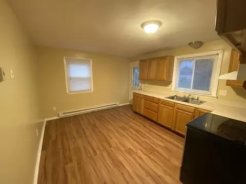 28-30 Aster, Springfield, MA 01109 photo 3