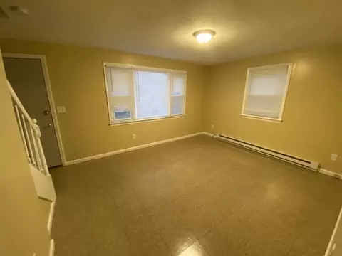 28-30 Aster, Springfield, MA 01109 photo 4
