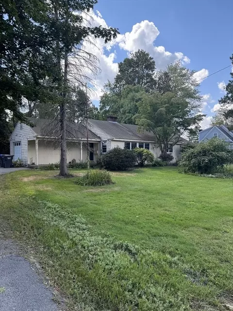 21 Pleasant St, Northborough, MA 01532