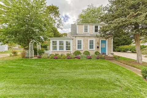 61 Station Ave, Yarmouth, MA 02664