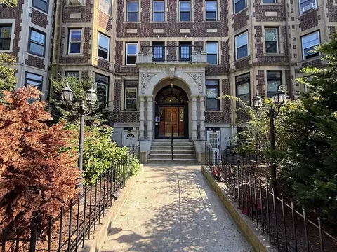 390 Riverway #6, Boston, MA 02115