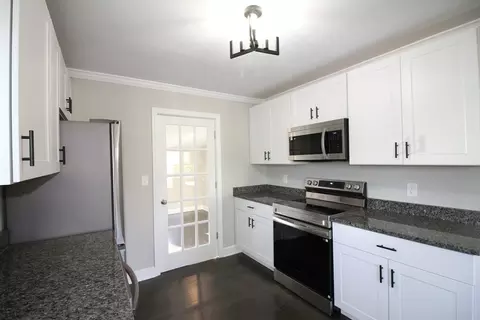 100 Derryfield Ave, Springfield, MA 01118 photo 4