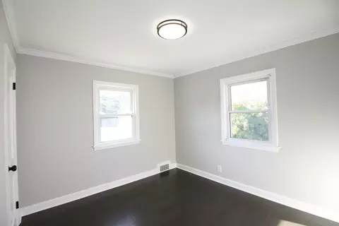 100 Derryfield Ave, Springfield, MA 01118 photo 9
