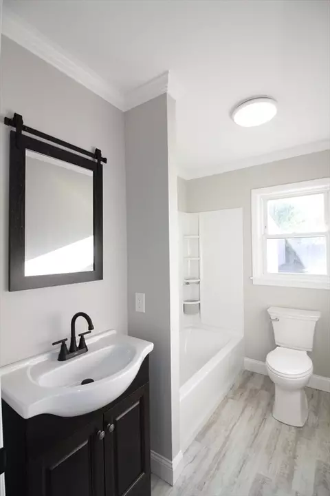 100 Derryfield Ave, Springfield, MA 01118 photo 8