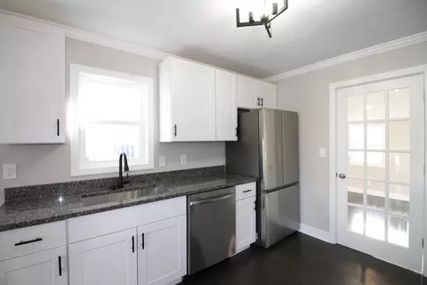 100 Derryfield Ave, Springfield, MA 01118 photo 3