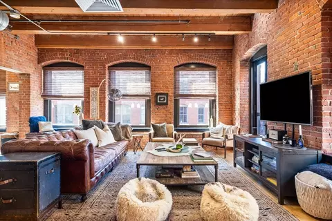 21 Wormwood St #412, Boston, MA 02210