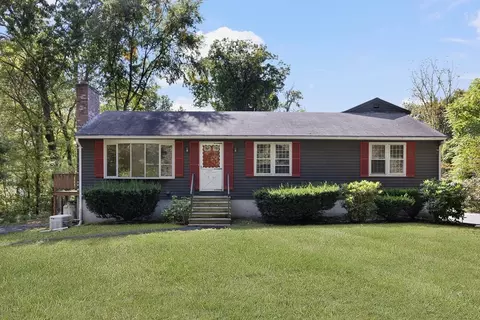 40 Union St, Blackstone, MA 01504