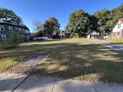 68 Fairfield Ave, Holyoke, MA 01040