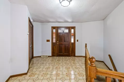 Entry Way - 64 Dowds Ln, Chicopee, MA 01020 photo 2 of 3