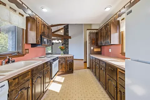 Kitchen - 64 Dowds Ln, Chicopee, MA 01020 photo 3 of 3