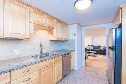 95 Benz St, Springfield, MA 01118 photo 9