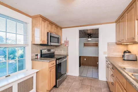 95 Benz St, Springfield, MA 01118 photo 11
