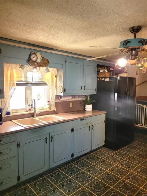 85 Reney St, Fall River, MA 02723 photo 7