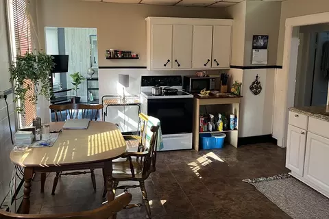 83 Madison St, Chicopee, MA 01020 photo 5