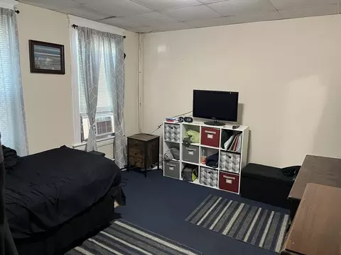 83 Madison St, Chicopee, MA 01020 photo 4