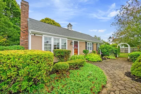342 Sea St, Barnstable, MA 02601