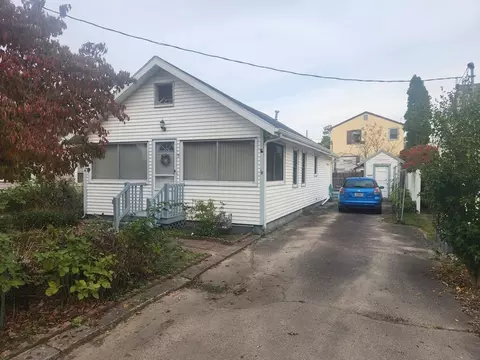 9 Quasuet Ave, Wareham, MA 02571