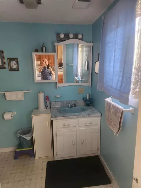 Bath - 9 Quasuet Ave, Wareham, MA 02571 photo 2 of 2