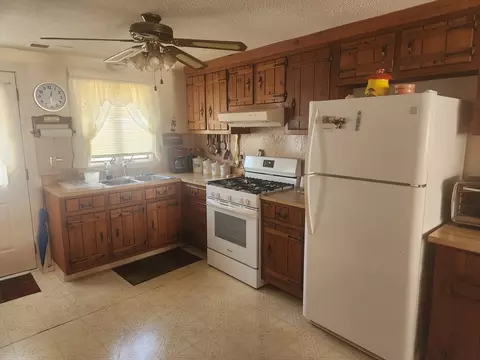 Kitchen - 9 Quasuet Ave, Wareham, MA 02571 photo 1 of 1