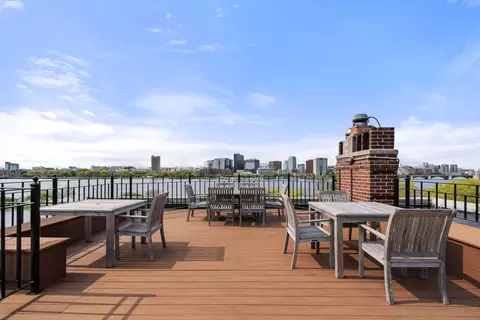 280 Beacon St #1, Boston, MA 02116