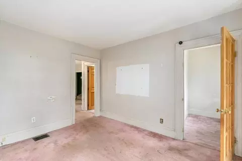 Bedroom - 48 Eutaw Ave, Lynn, MA 01902 photo 2 of 10