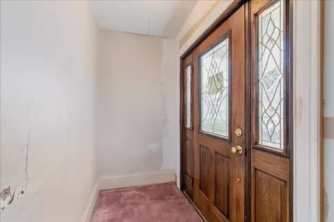 Entry Way - 48 Eutaw Ave, Lynn, MA 01902 photo 3 of 4