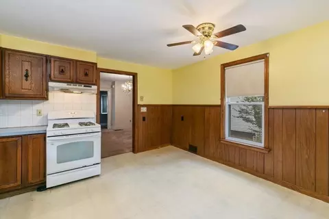 Entry Way - 48 Eutaw Ave, Lynn, MA 01902 photo 1 of 4