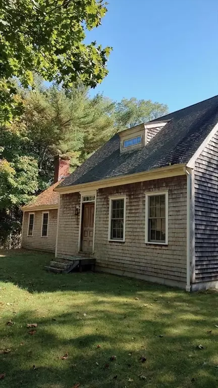 8 Crescent St, Plympton, MA 02367