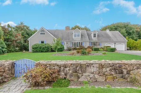 9 Hitching Post Rd, Mattapoisett, MA 02739