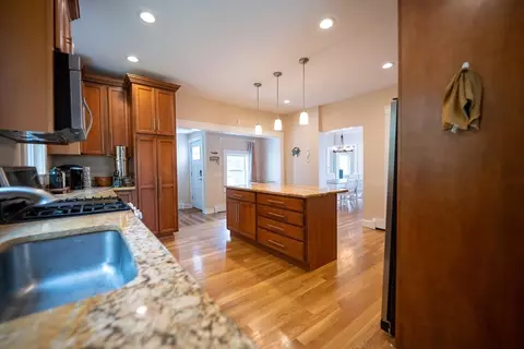 Entry Way - 8 Douglas Ave, Hull, MA 02045 photo 1 of 3