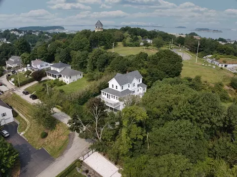 8 Douglas Ave, Hull, MA 02045