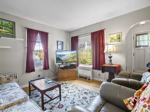 Living - 8 Grandview Ave, Webster, MA 01570 photo 2 of 5
