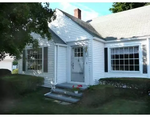 8 Grandview Ave, Webster, MA 01570