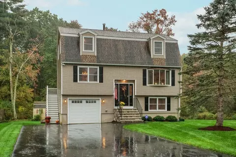 110 Royal Crest Cir, Tewksbury, MA 01876