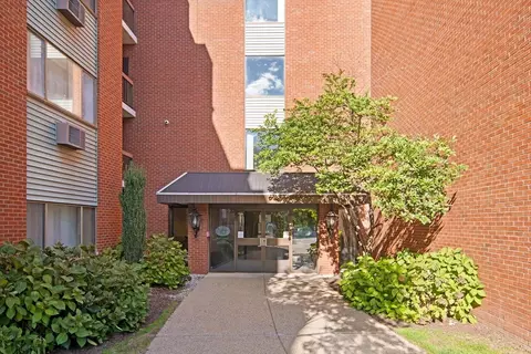 4975 Washington St #311, West Roxbury, MA 02132