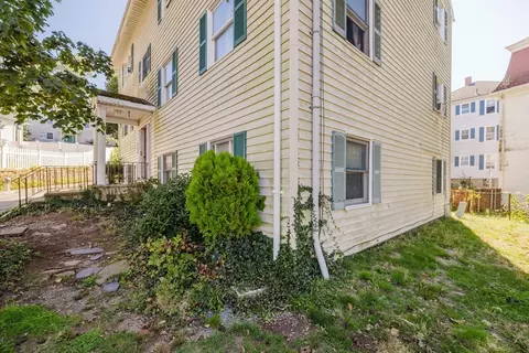 195 Crescent St #2, Fall River, MA 02720 photo 4