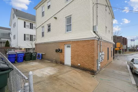 Exterior - 337 Columbia St, Fall River, MA 02721 photo 1 of 1