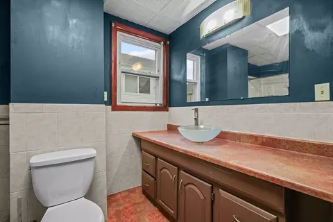 Bath - 337 Columbia St, Fall River, MA 02721 photo 3 of 4