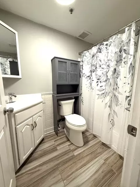 Bath - 49 Lantern Ln #7, Dracut, MA 01826 photo 1 of 2