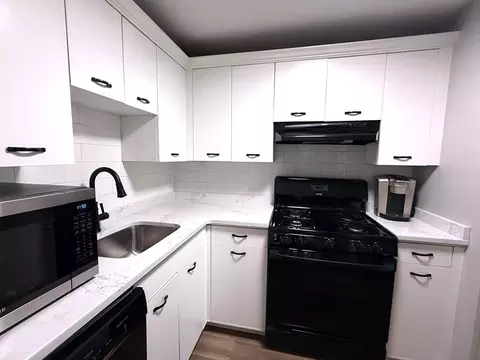 Kitchen - 49 Lantern Ln #7, Dracut, MA 01826 photo 3 of 3