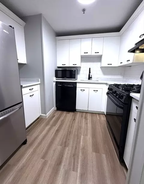Kitchen - 49 Lantern Ln #7, Dracut, MA 01826 photo 1 of 3