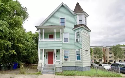 3 Hillside Pl, Springfield, MA 01105