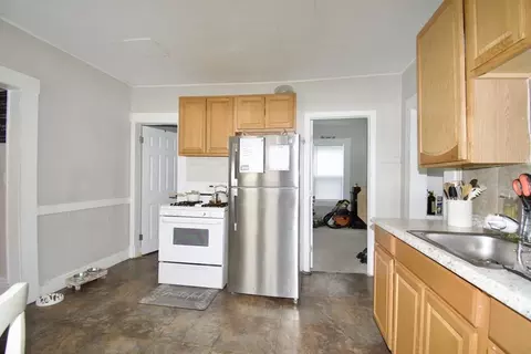 3 Hillside Pl, Springfield, MA 01105 photo 8