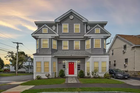 127 Marblehead St #A, North Andover, MA 01845