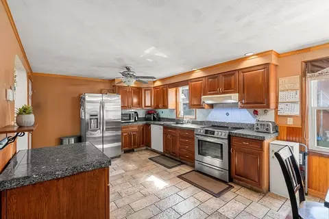 3 Stone Ct, Gloucester, MA 01930 photo 4